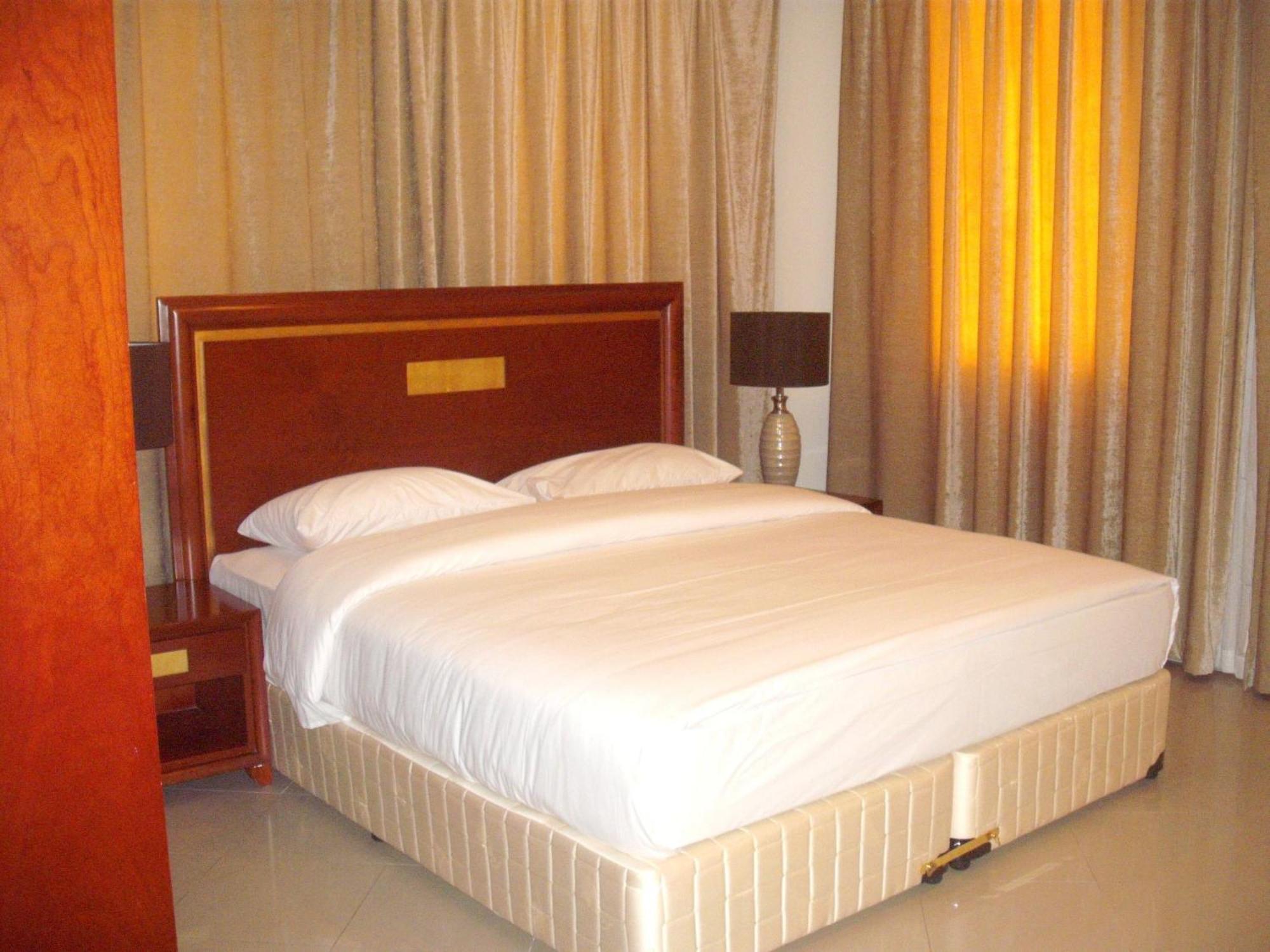 Abu Dhabi Plaza Hotel Apartments Bagian luar foto