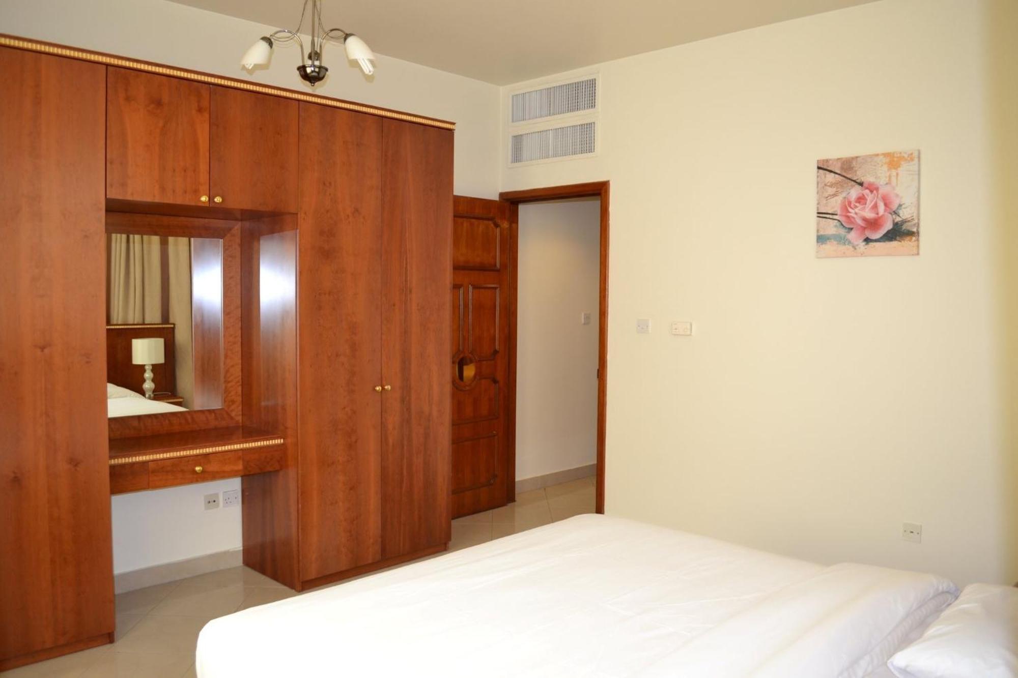 Abu Dhabi Plaza Hotel Apartments Bagian luar foto