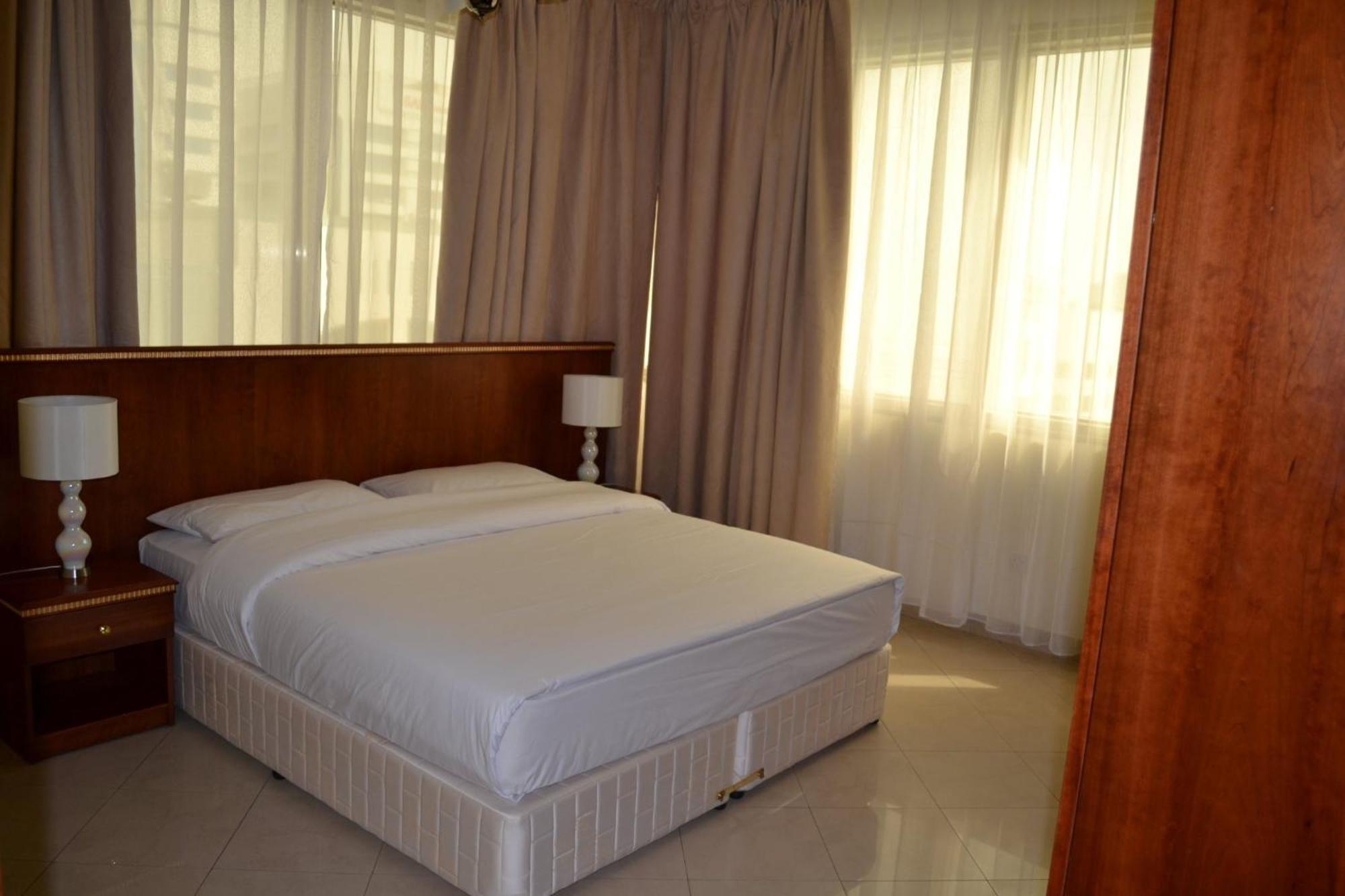 Abu Dhabi Plaza Hotel Apartments Bagian luar foto