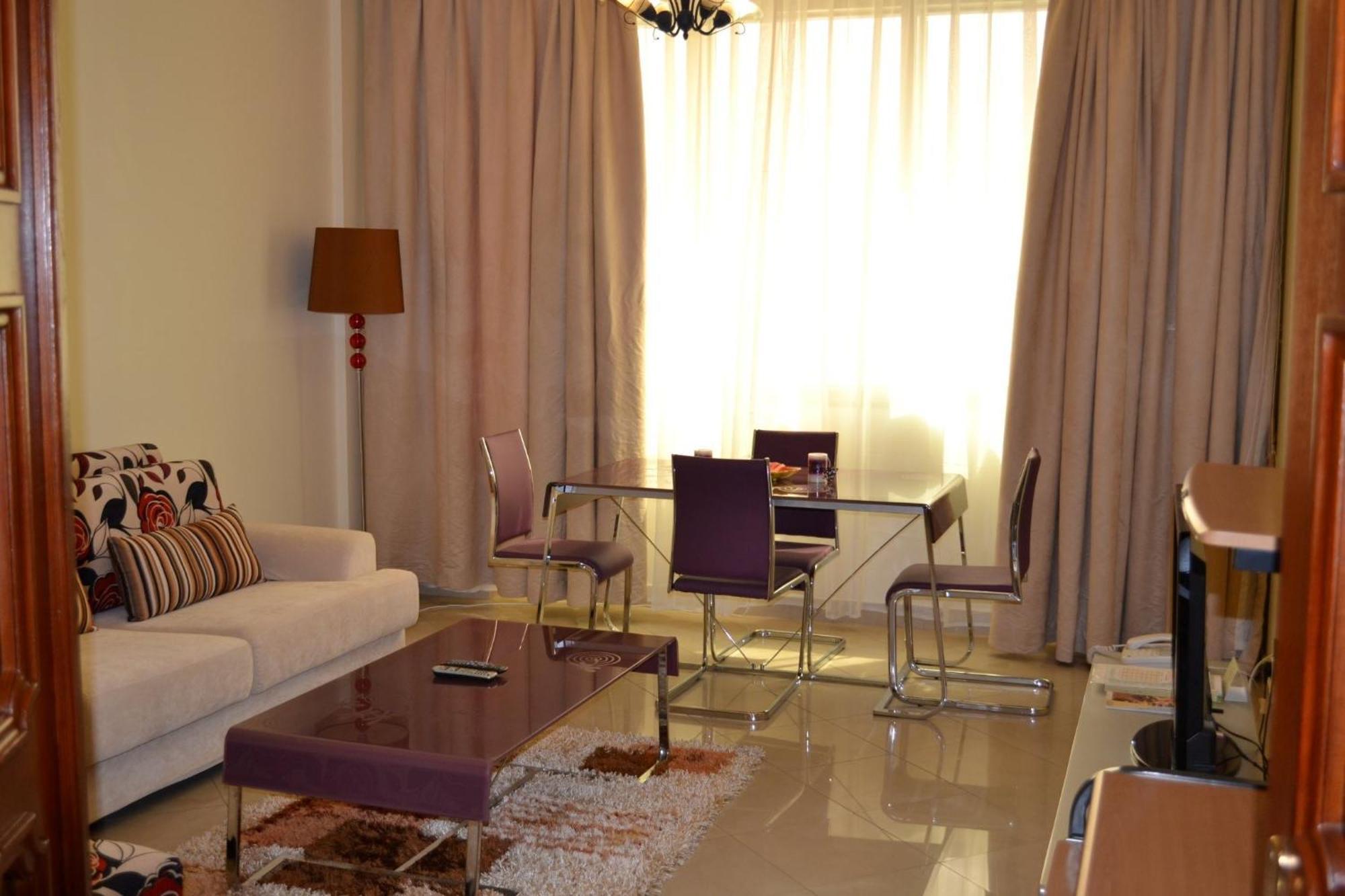 Abu Dhabi Plaza Hotel Apartments Bagian luar foto