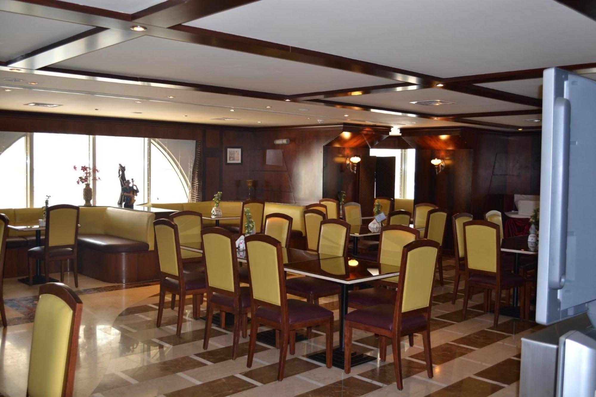 Abu Dhabi Plaza Hotel Apartments Bagian luar foto