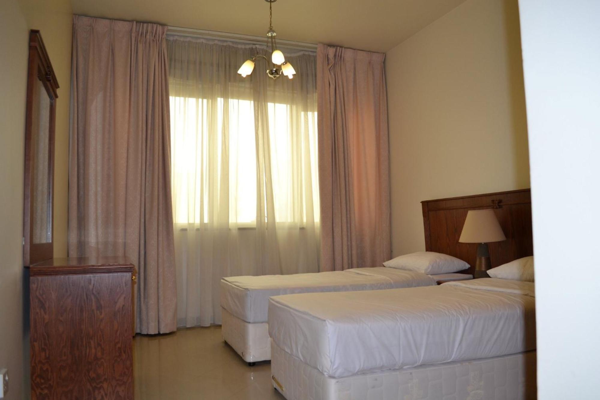 Abu Dhabi Plaza Hotel Apartments Bagian luar foto