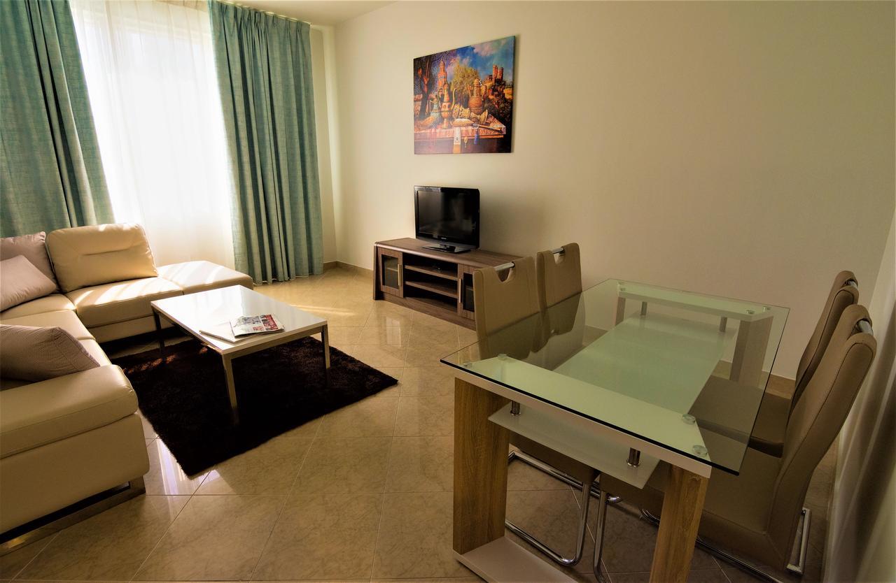 Abu Dhabi Plaza Hotel Apartments Bagian luar foto